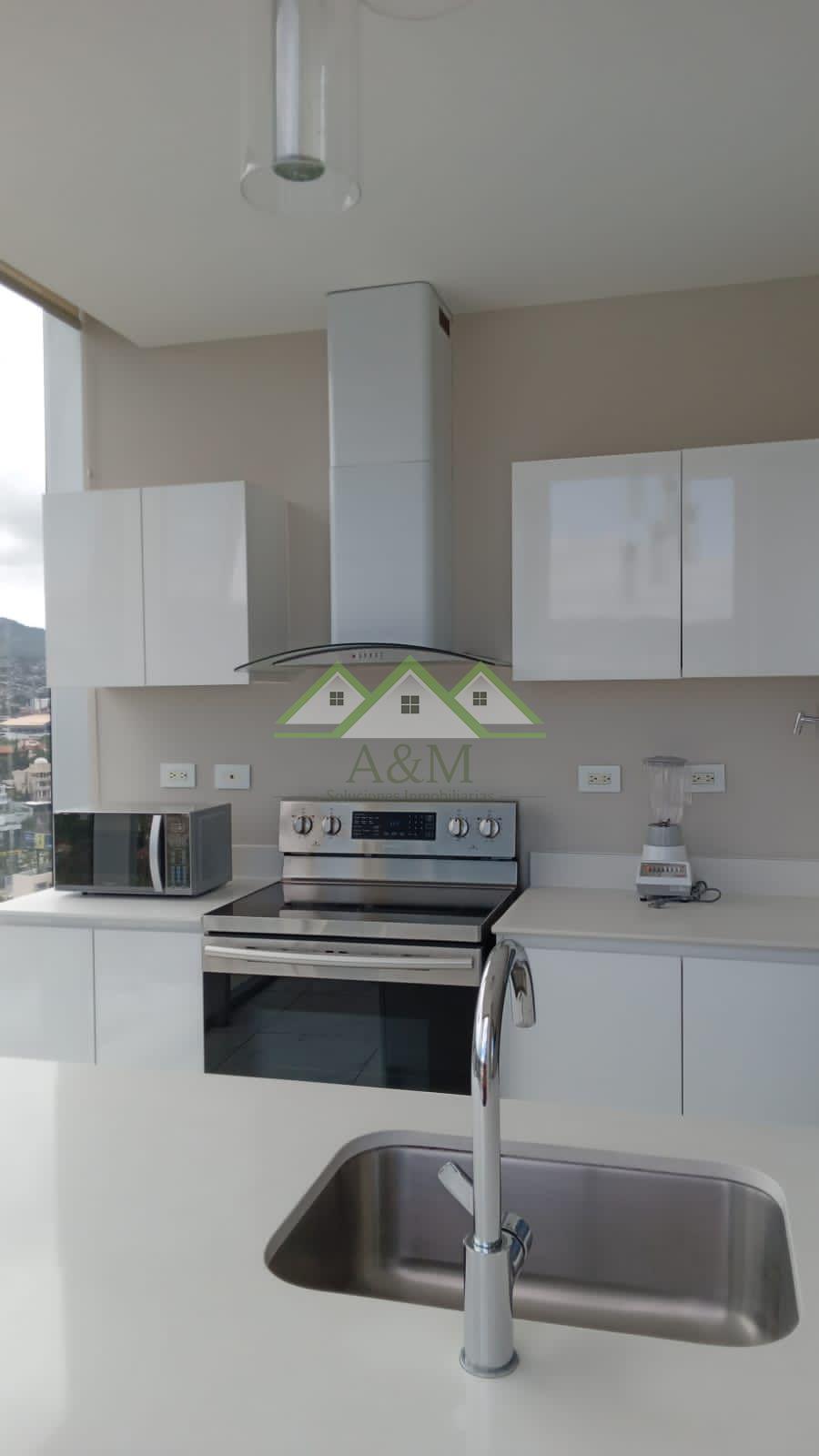 Apartamento en Torre Nivo en Lomas del Guijarro, semi amueblado con línea blanca